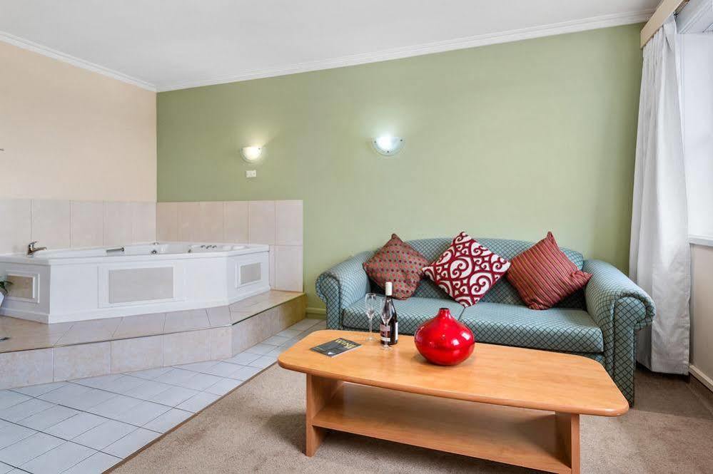 Hotel Coach House Launceston Extérieur photo