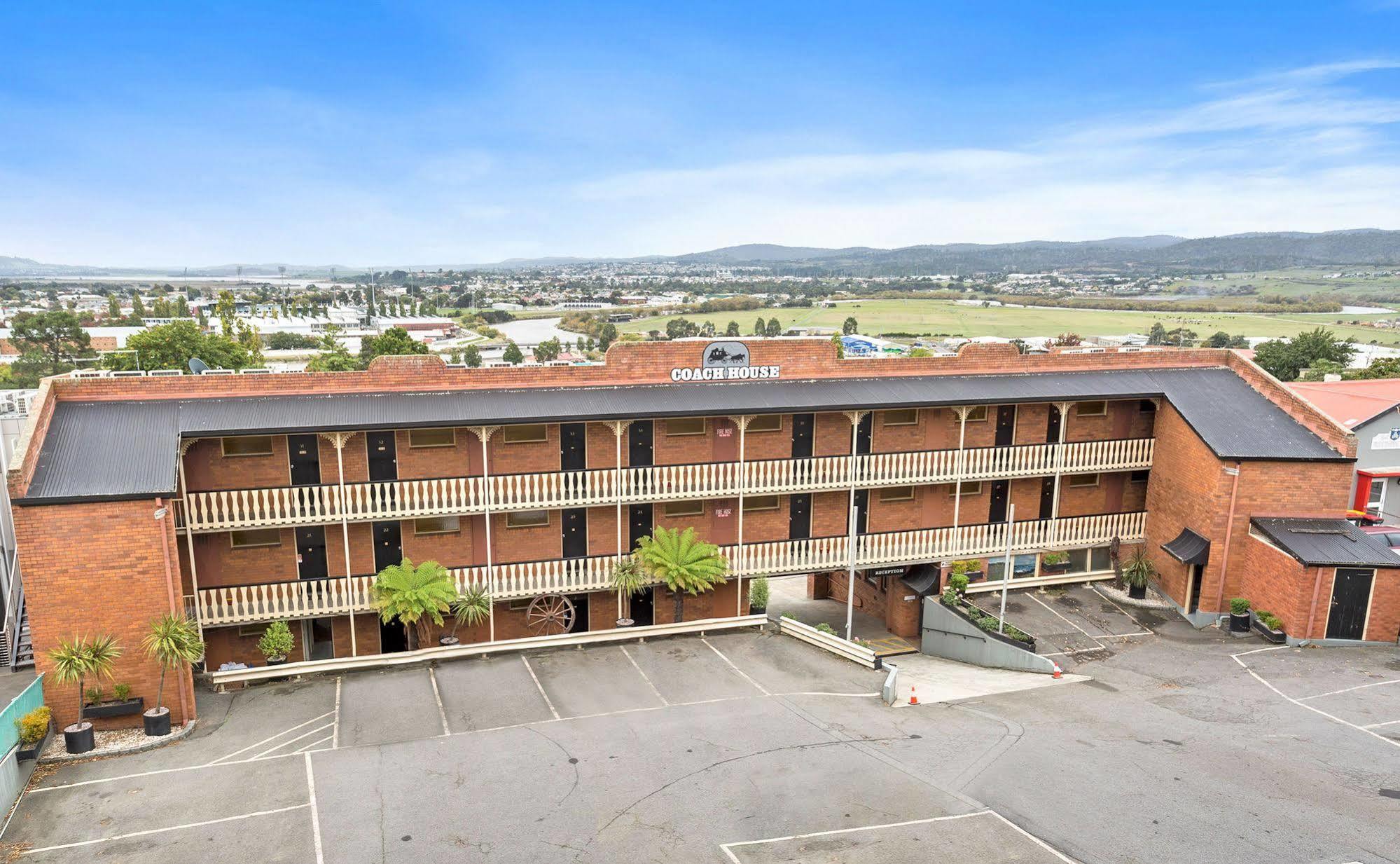 Hotel Coach House Launceston Extérieur photo