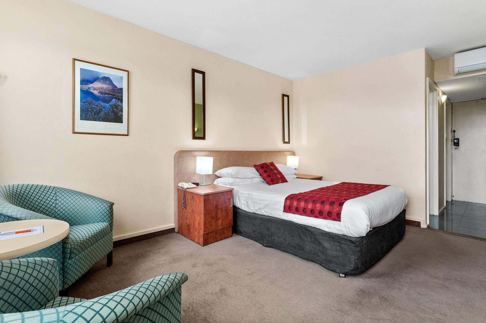 Hotel Coach House Launceston Extérieur photo